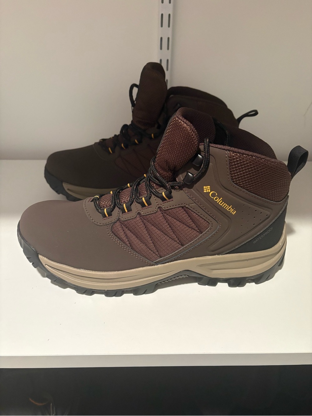 Men’s size 9.5 Brand New Columbia Brown and Tan Waterproof Trail Boots